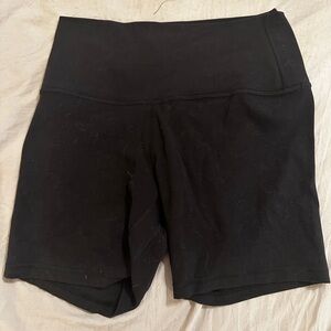 Black Lululemon Align 6in bike shorts